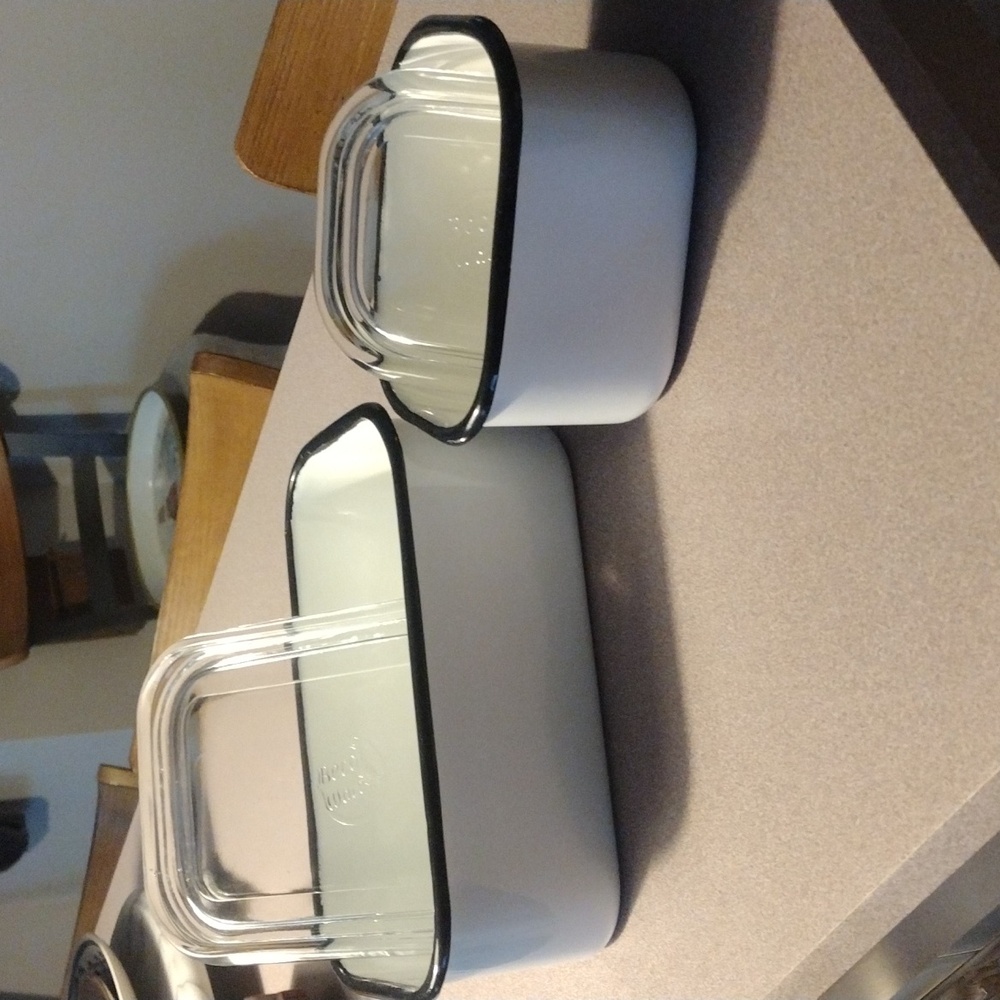 Beco ware enamel vintage set of 2